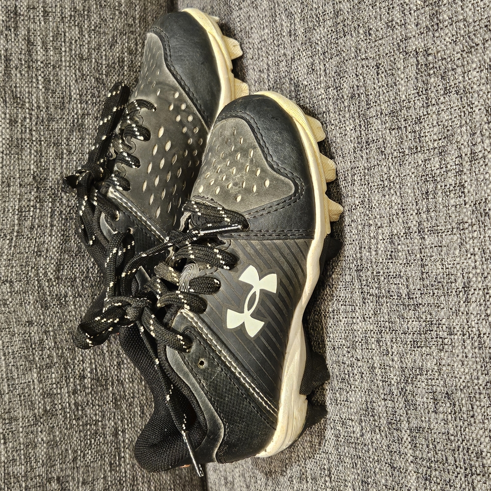 Under Armour Youth 8K Black Baseball Cleats
